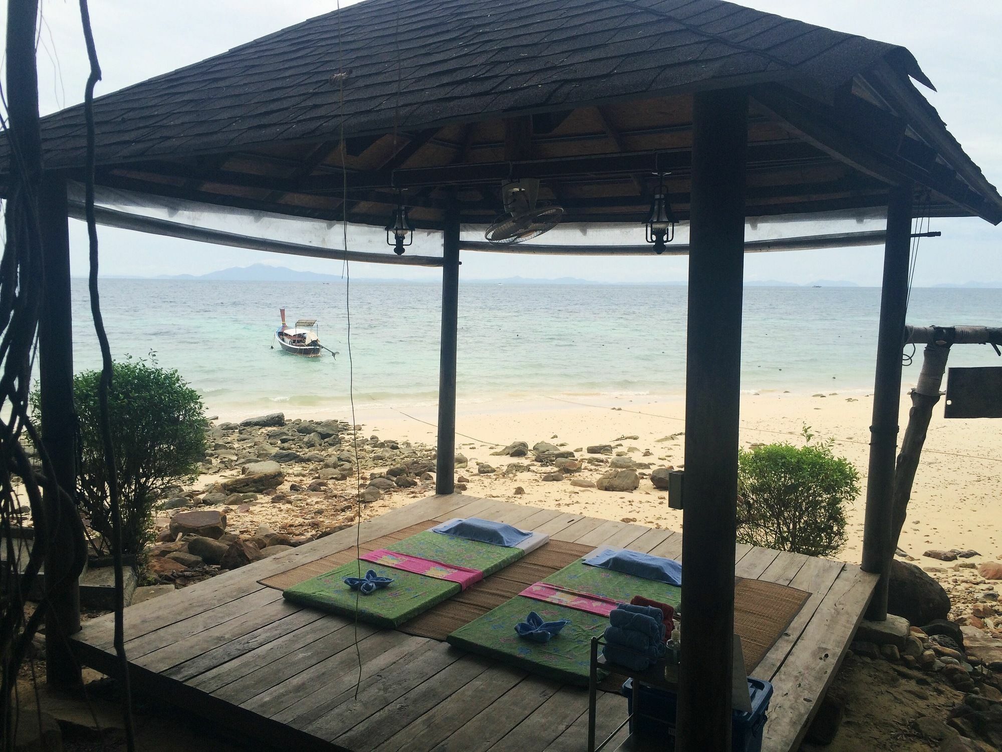 Hotel The Cove Phi Phi Extérieur photo